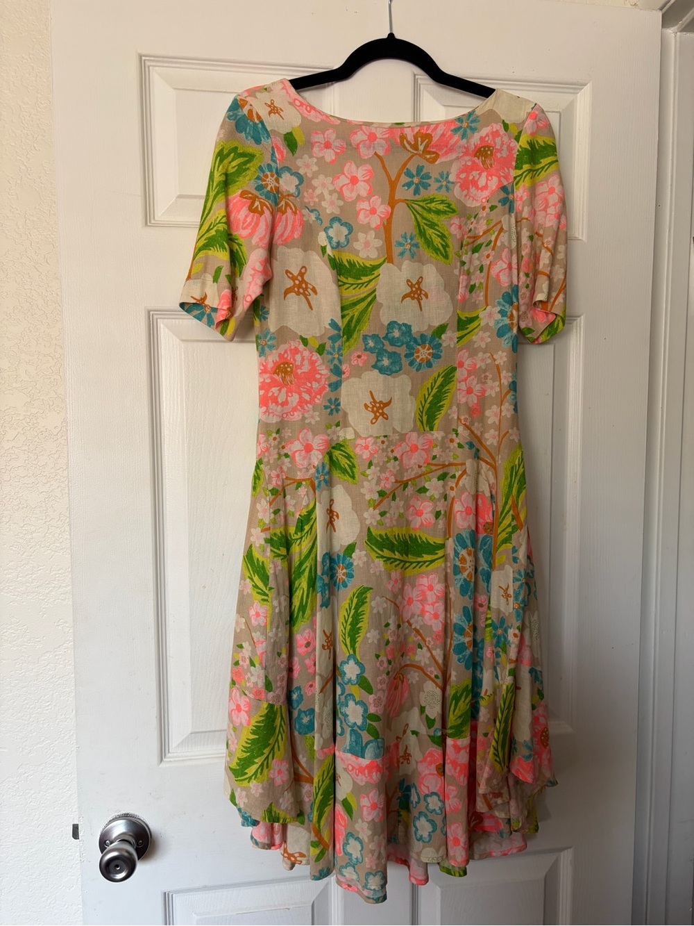 FARM RIO Floral Scoop Neck Fit-and-Flare Dress in Beige with Pink & Green Print